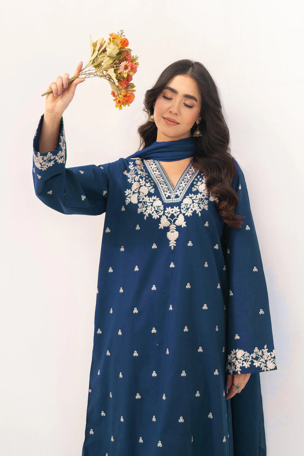 MOHAGNI Dhanak Embriodered 3 Piece